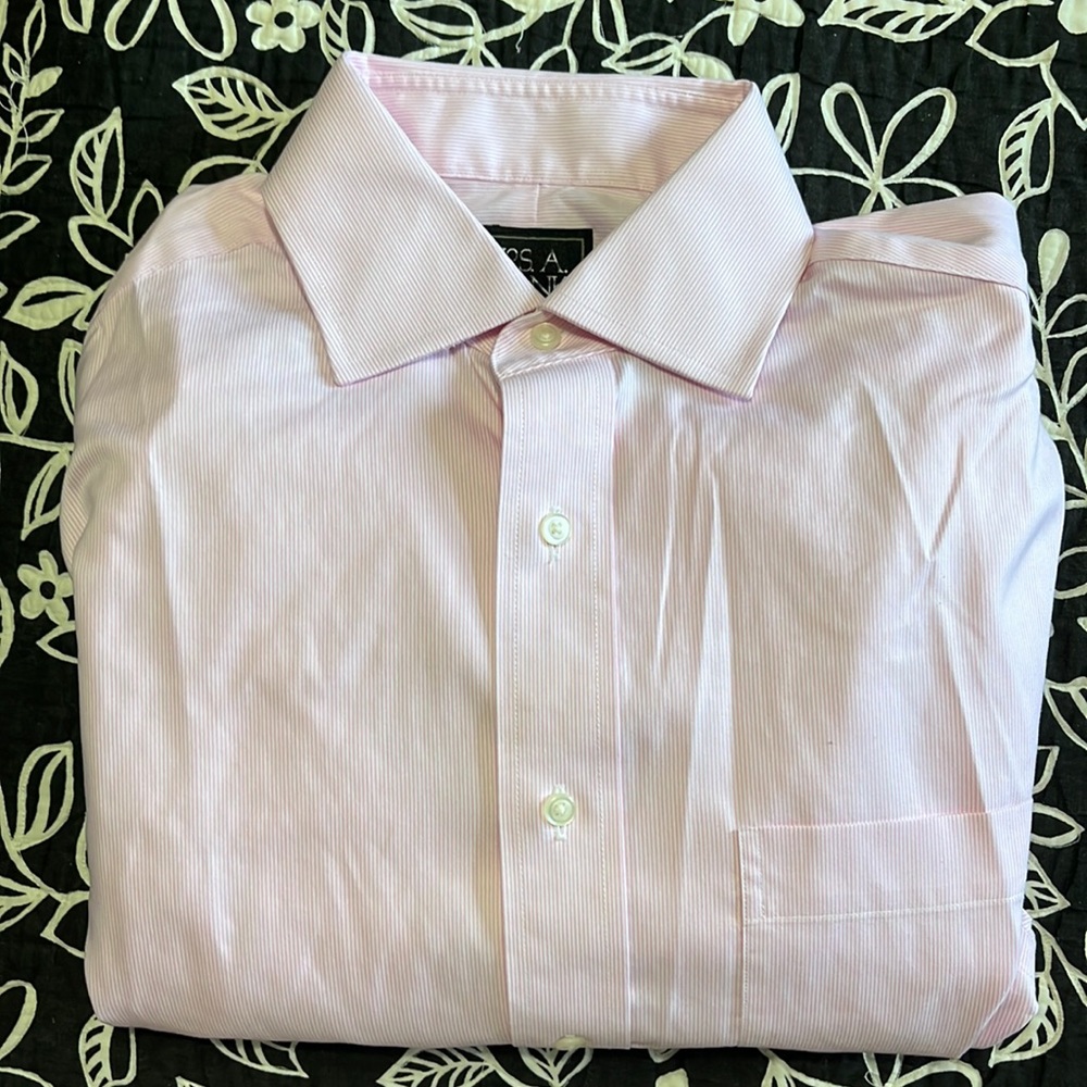 (459)NWOT Mens long sleeve dress shirt by Jos A Bank. Size 15-32.  Pink/white